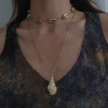 Load image into Gallery viewer, Delphine Seashell Necklace Set
