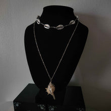 Load image into Gallery viewer, Marina Seashell Necklace Set
